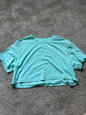 Lululemon cropped t shirt